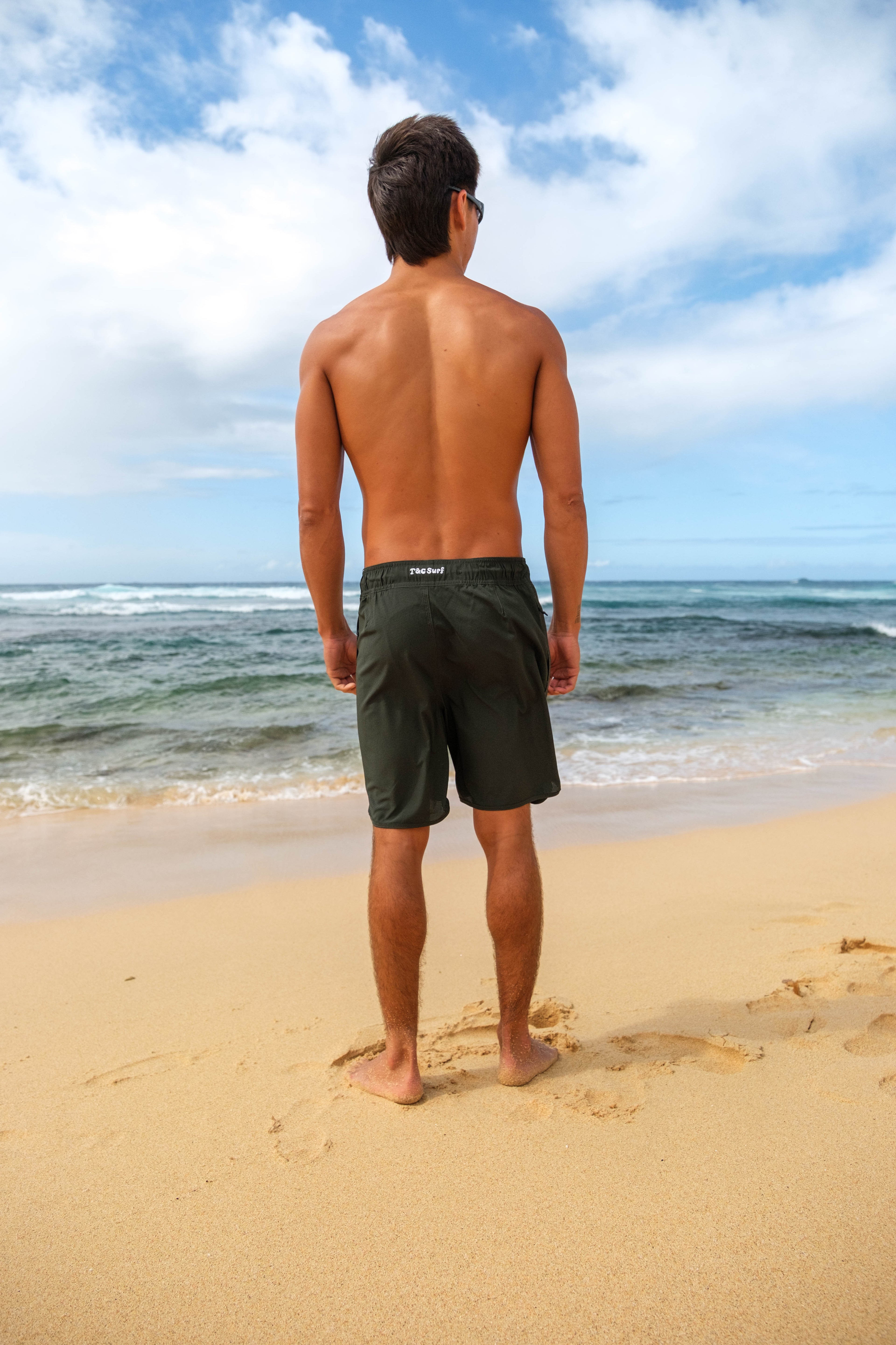 T&C Surf Designs Elastic-Scalop-19" Active Shorts - Dark Military